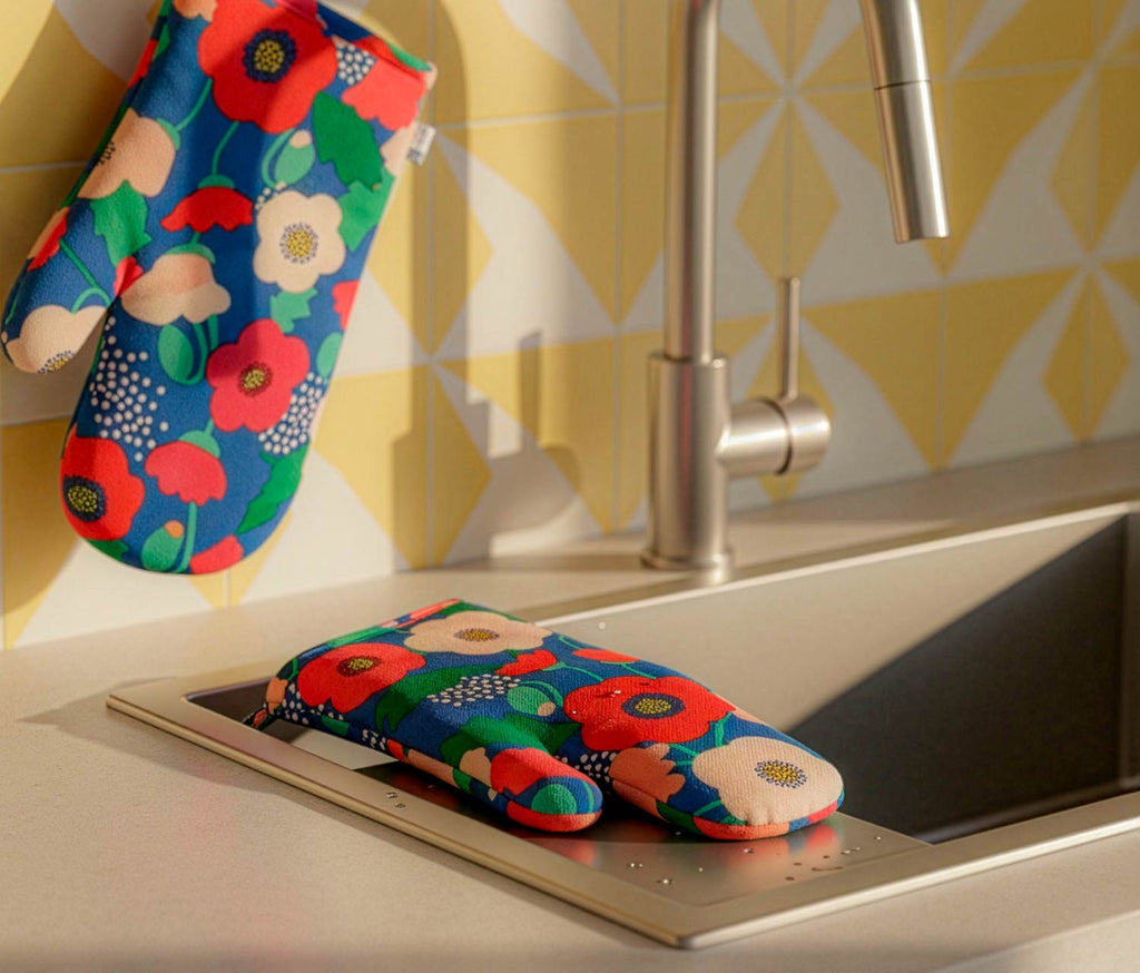 Mid-Mod Poppy Oven Mitts: Danica Studio