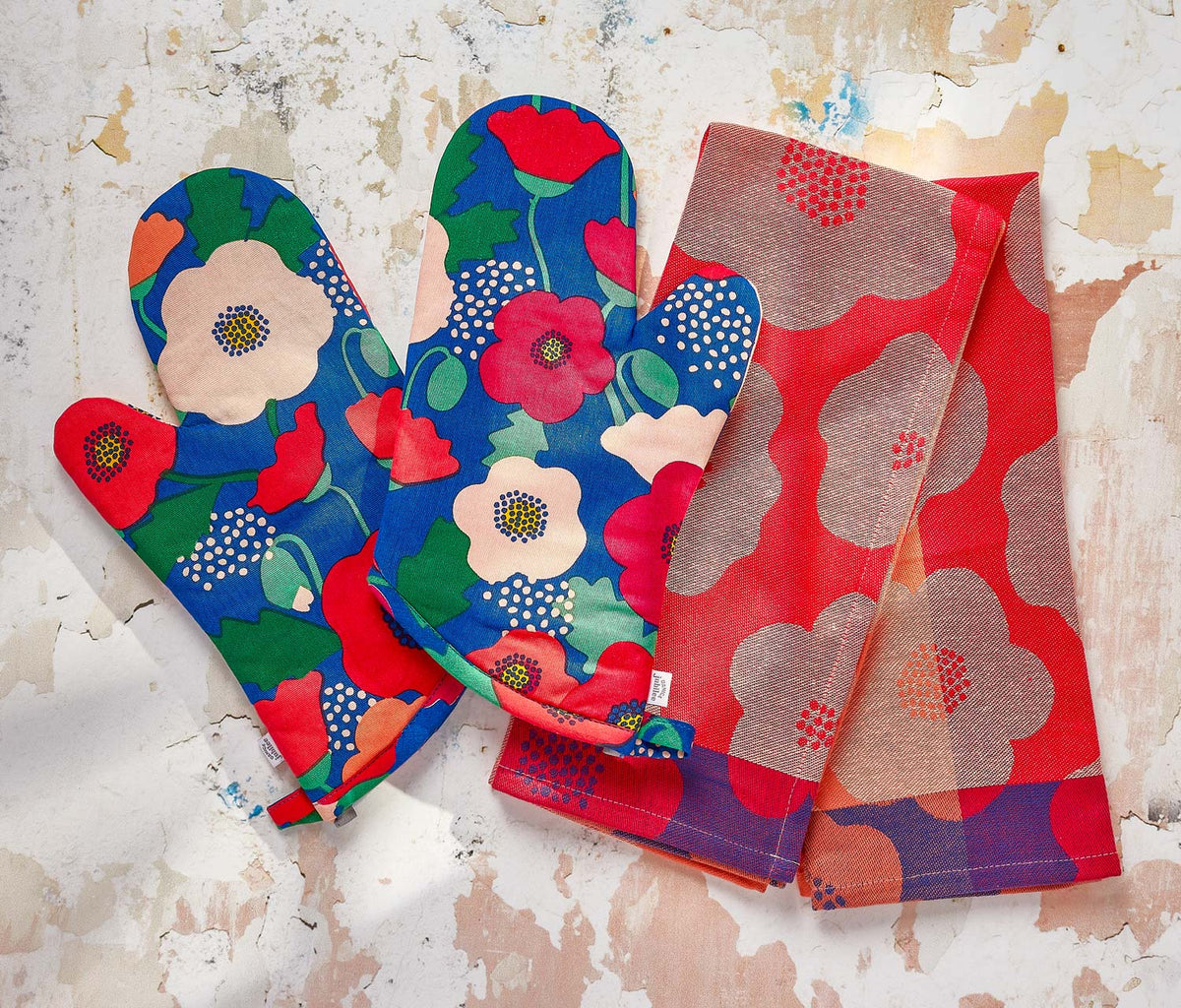 Mod poppy flower oven mitt and kitcehn towel set- lollygag