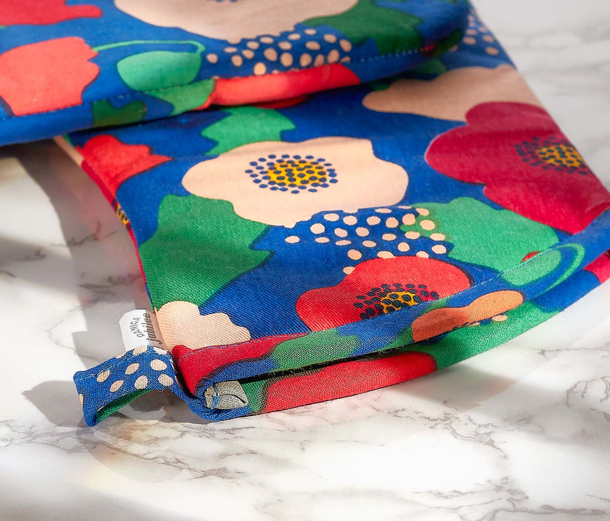 Mod poppy flower oven mitt loop closeup- lollygag 