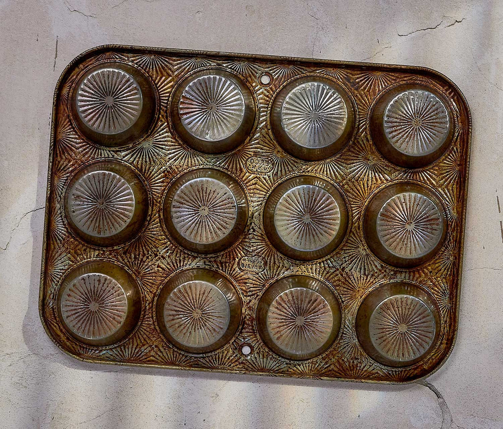 Ovenex Ekco Standard Starburst Muffin Tinware - Lollygag