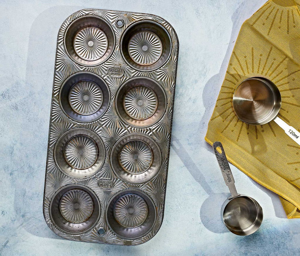 Vintage Ekco-Ovenex Starburst 8 Cup Muffin Tin - lollygag