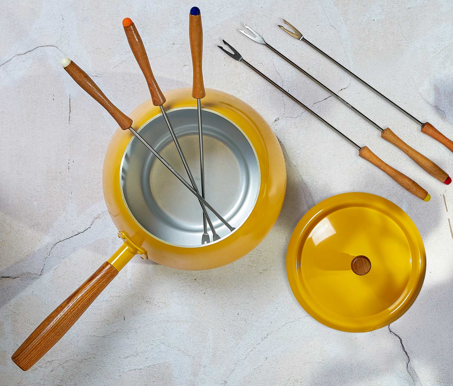 Service à fondue 10 pièces fonte émaillée 16 cm pas cher Service à fondue 10 pièces fonte émaillée 16 cm pas cher